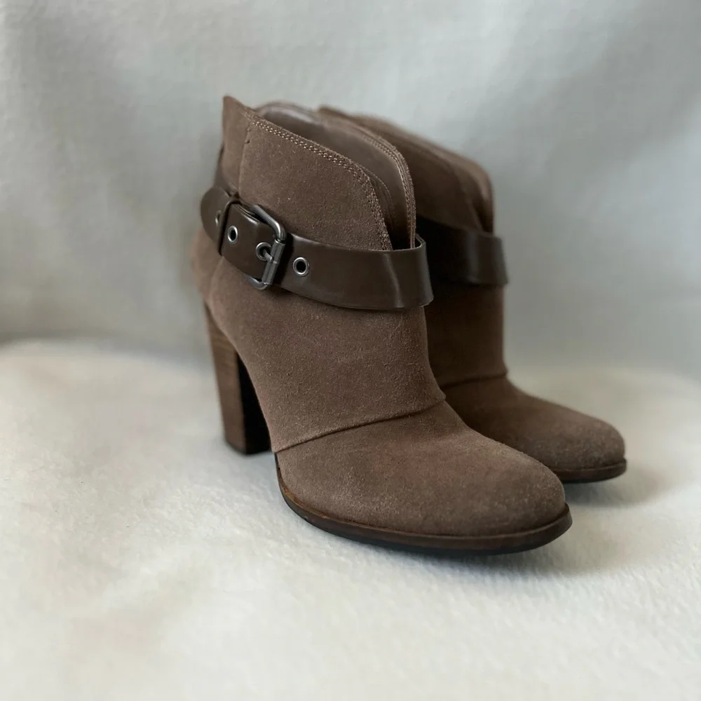 BCBG Size 7M Taupe Leather/Suede Booties